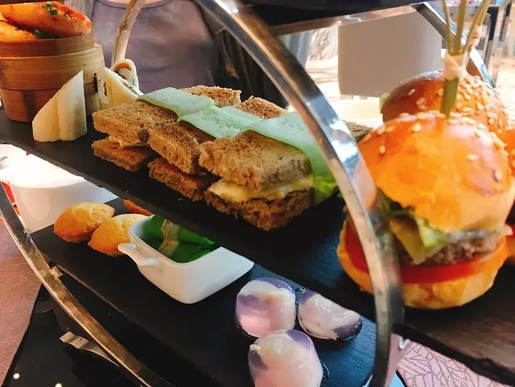 6つ星ホテル「ザ・レヴェリー・サイゴン」でアフタヌーンティーを