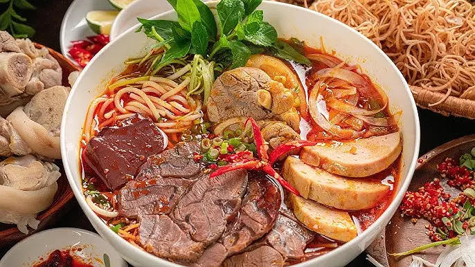 フォーの次はこれ！ベトナム中部の魂を味わう「ブンボーフエ」
