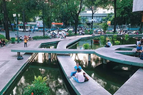 ホーチミンの魂、路上に息づく：カフェ・ベトという独自の文化