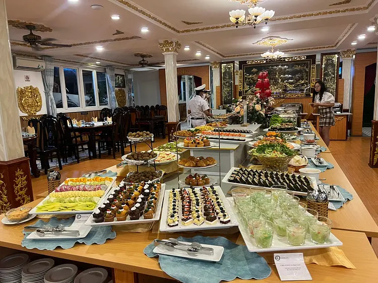 サイゴン川ディナークルーズ