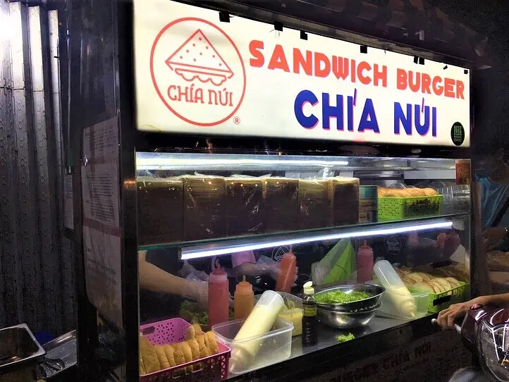 　ホーチミンの若者御用達のストリートフード