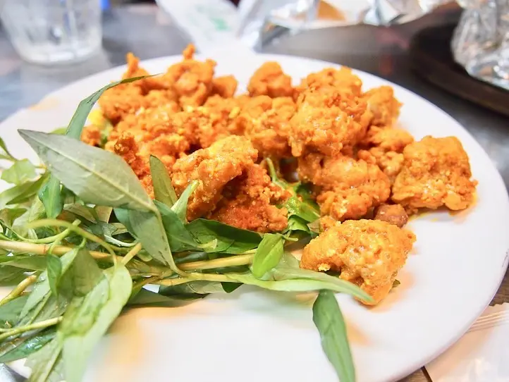 バイクで行く！ホーチミングルメツアー (4時間半)