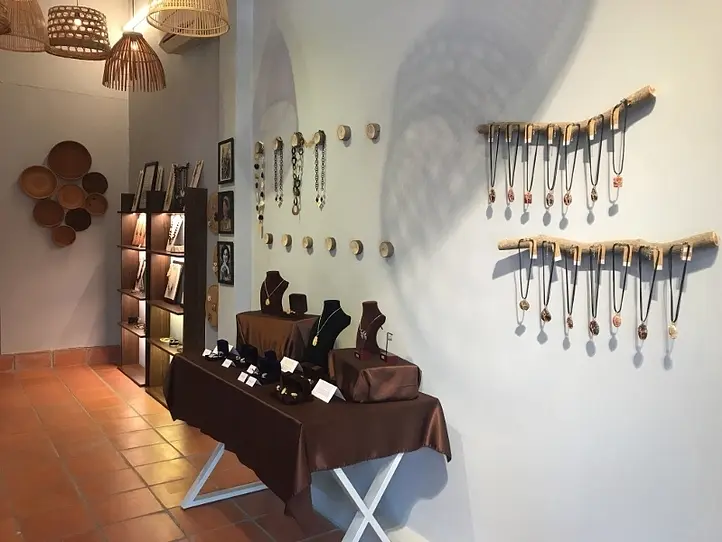 お土産やプレゼントに最適！水牛の角を使ったアクセサリーショップ~Saigon Spring Jewelry