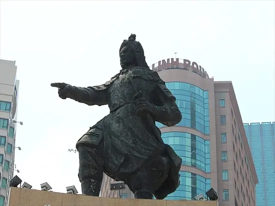 チャンフンダオ像