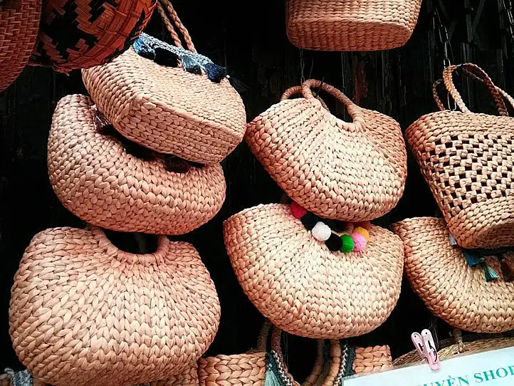 カゴバッグの宝庫「ゴック・フェンの店」