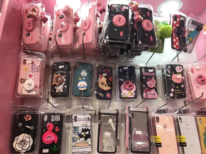 可愛いiPhoneケースを買うなら、Nguyen Trai 通りの専門店がおすすめ
