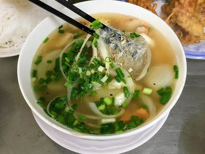 有名カニ料理専門店食べ比べ！～94 Thuy(94トゥイー)＆Quan 94(クアン94)～