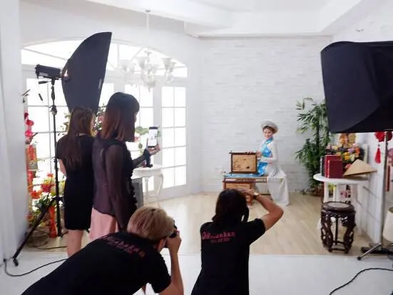 スタッフ全員日本語OK！老舗日系フォトスタジオで記念撮影