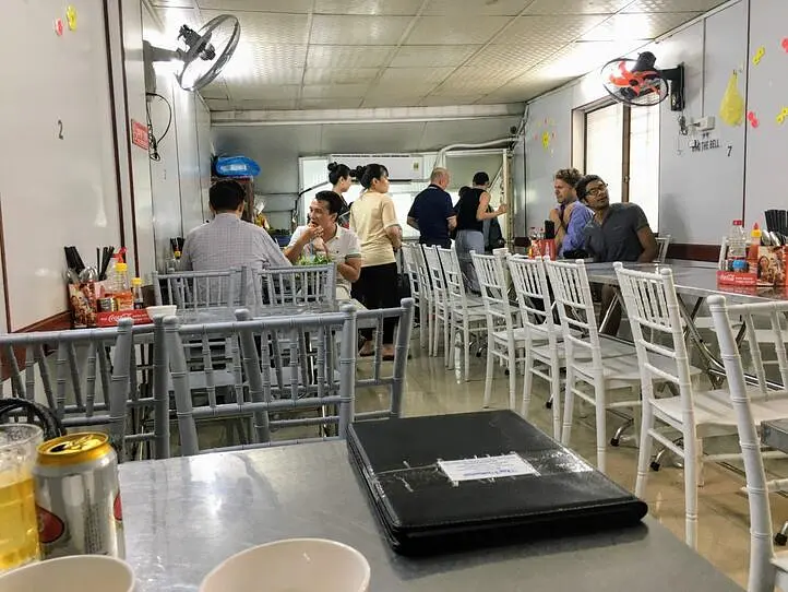 有名カニ料理専門店食べ比べ！～94 Thuy(94トゥイー)＆Quan 94(クアン94)～