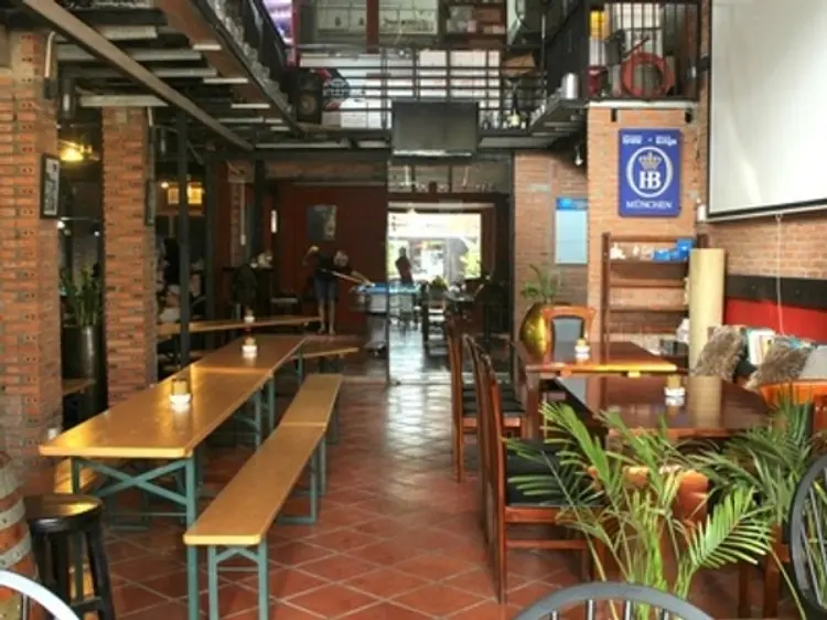 BMW パブ＆グリル