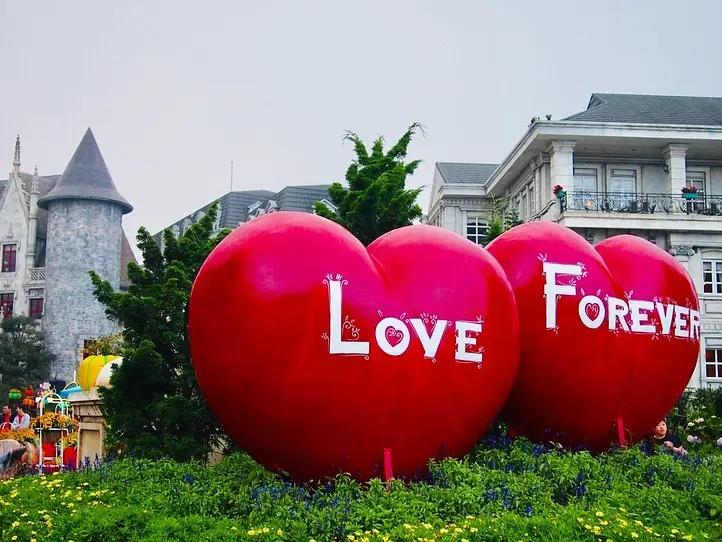 ホーチミンから1時間！ダナンの不思議なテーマパーク・バナヒルズを楽しもう