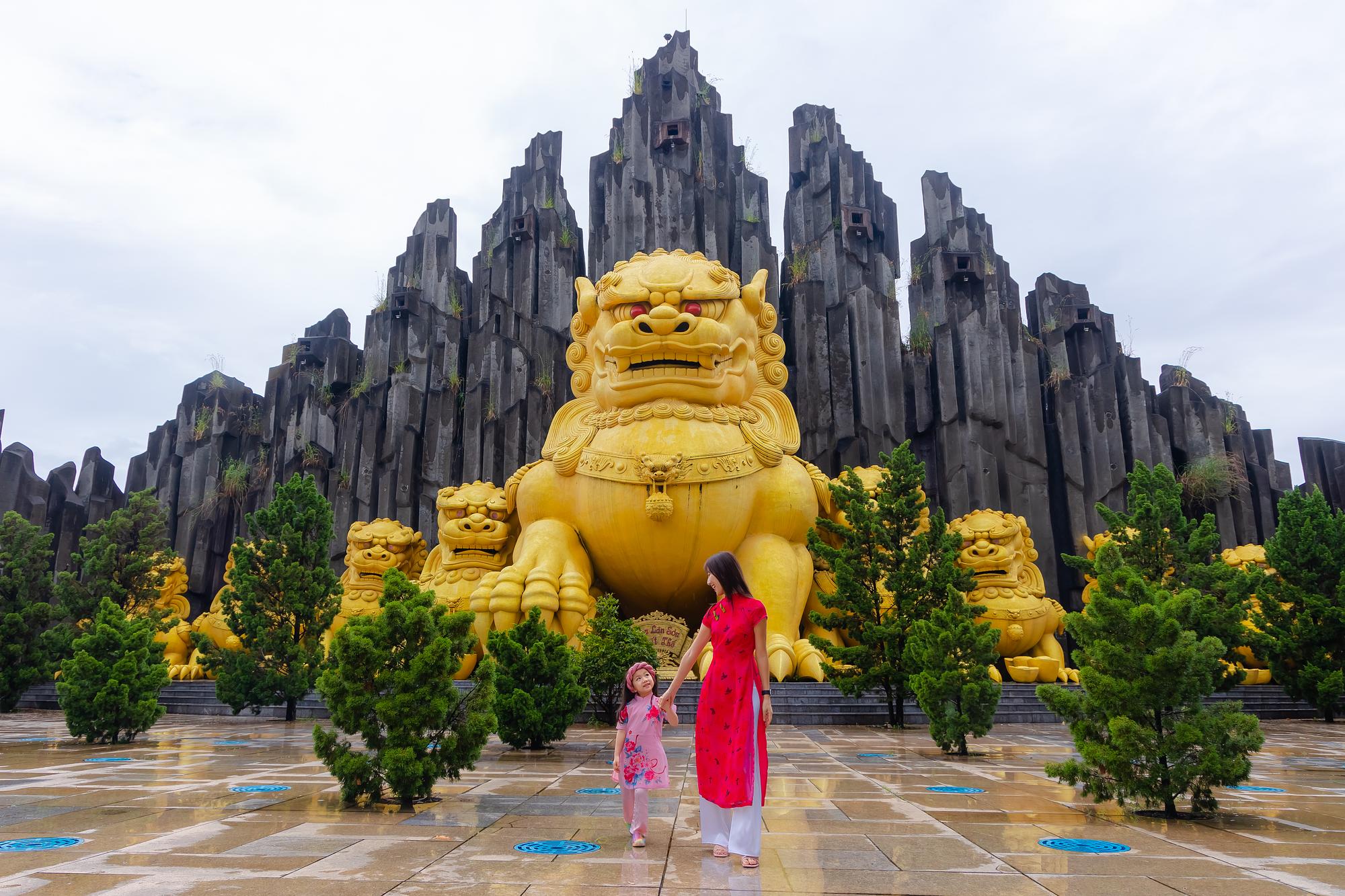  11月21日金曜限定！アオザイ撮影ツアー in スイティエン公園（メトロチケット・写真撮影・スイティエン入場料込み）でこの価格！