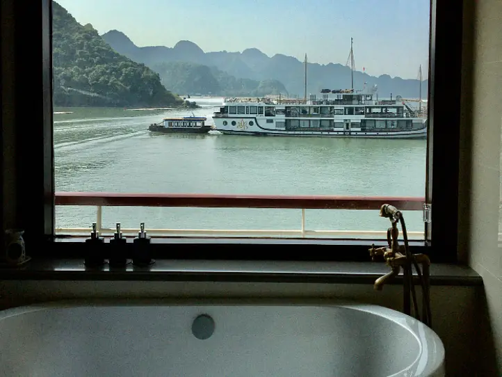 【週末特集】船で一泊 ハロン湾クルーズに行ってみました。