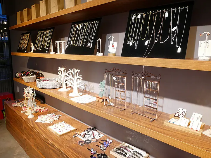 2区にNew Openのアクセサリーショップ