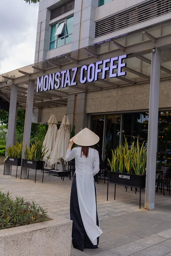 アオザイでベトナム気分満喫！ホーチミンの人気フォトジェニックカフェ【MZ Coffee】