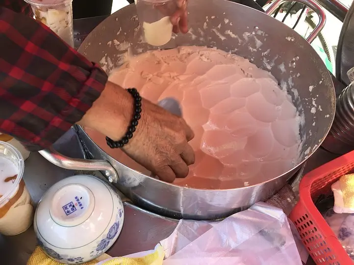 ホーチミンのローカル市場、ティゲー市場で食材探し&デザートタイム