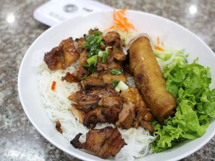 ホーチミン旅行で押さえておきたいブン料理 5選