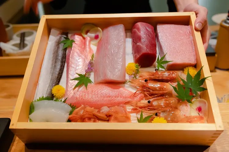 今日という一日に、最高の“おまかせ”を。“味わう”を超えて、“体験する”ディナー。