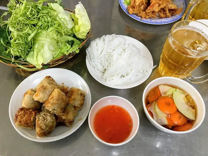 有名カニ料理専門店食べ比べ！～94 Thuy(94トゥイー)＆Quan 94(クアン94)～