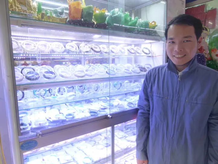 ホーチミンで翡翠を買う。在住者もあまりしらない５区の宝石街