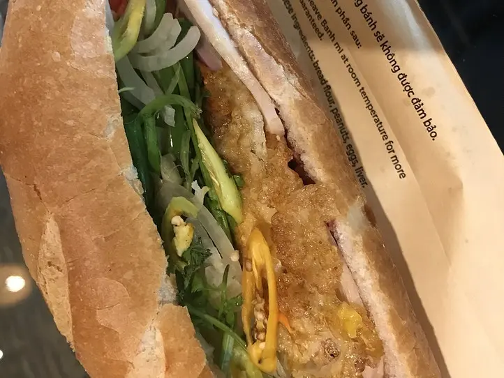 タオディエンでモーニング散歩〜バインミーとベトナムコーヒー