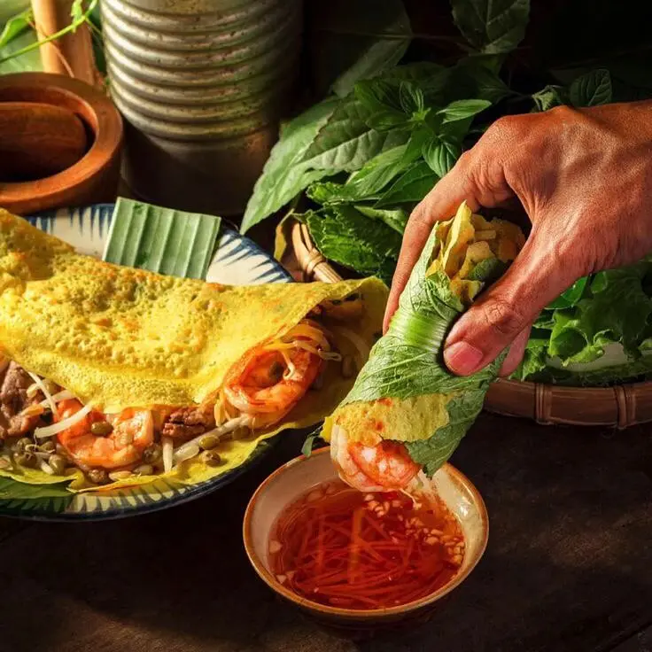 バインセオ「Bánh Xèo」とは？食べ方・大きさの違い・ホーチミンでの価格と体験をわかりやすく解説