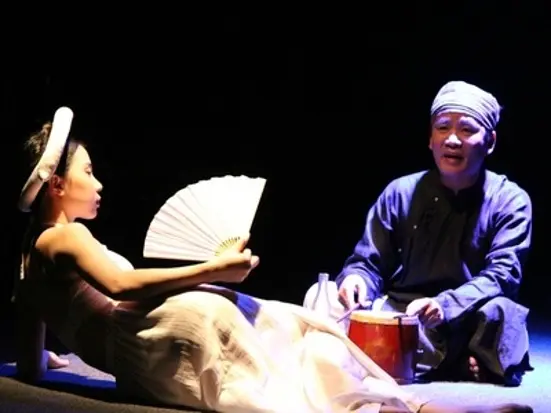 アオザイと文化、少数民族の暮らしの様子を舞台で表現