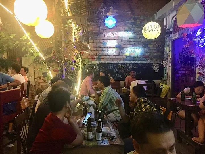 安くて雰囲気満点のバー