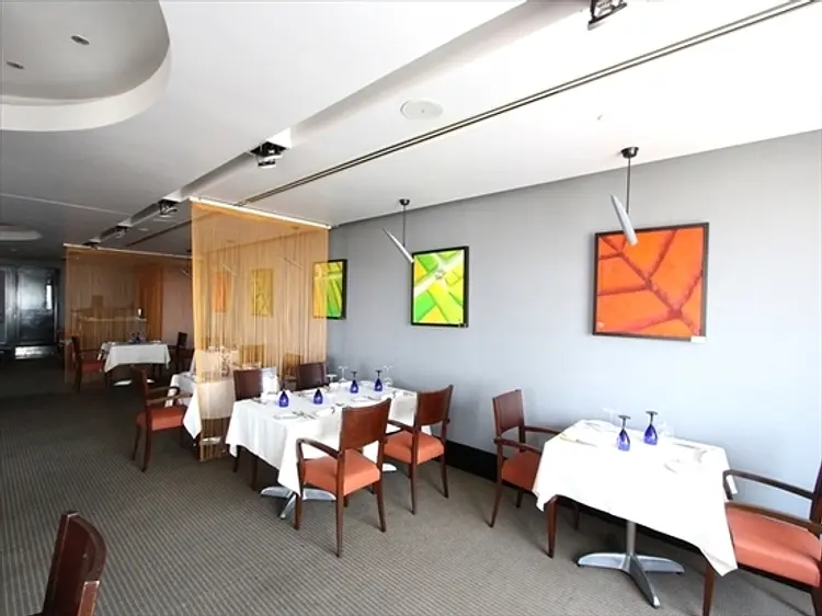 シグネチャー レストラン (シェラトン サイゴン ホテル ＆ タワーズ内)