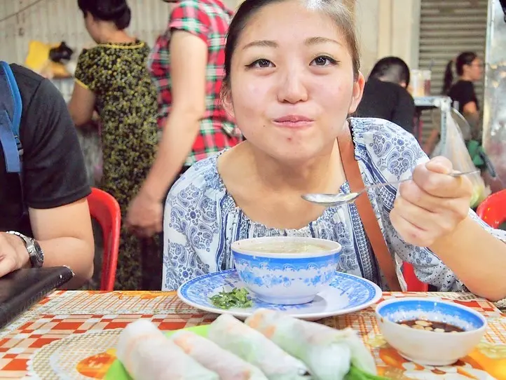バイクで行く！ホーチミングルメツアー (4時間半)
