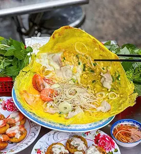 バインセオ「Bánh Xèo」とは？食べ方・大きさの違い・ホーチミンでの価格と体験をわかりやすく解説
