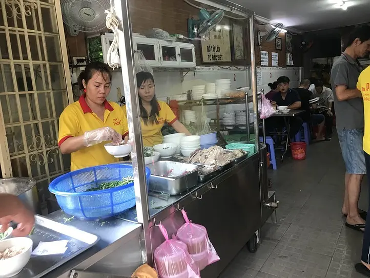 どっさりネギのフォー！朝からガッツリ栄養満点の朝食を〜Pho Bo Phu Gia