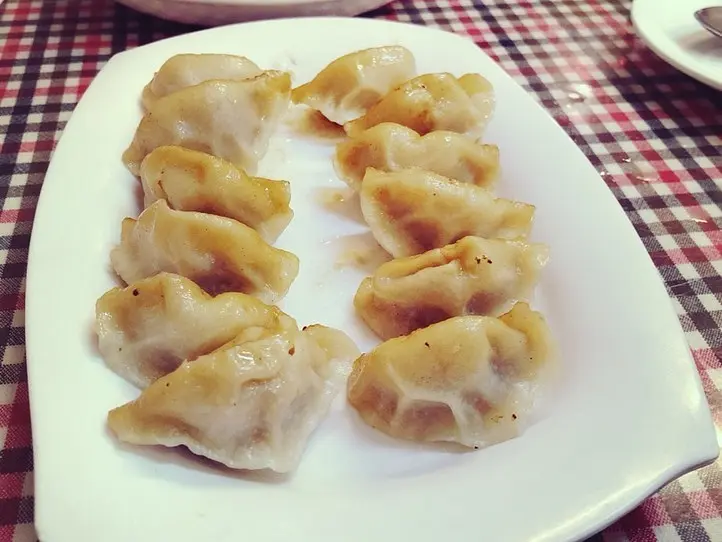 バックパッカー街ブイビエンにある、美味しい餃子屋さん