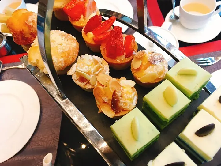 6つ星ホテル「ザ・レヴェリー・サイゴン」でアフタヌーンティーを