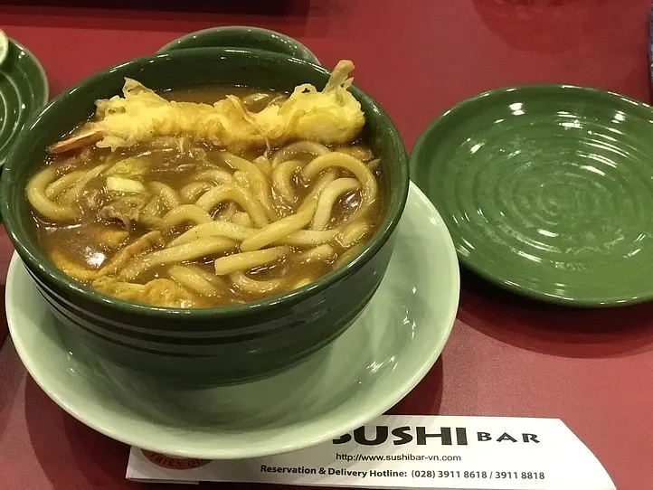 Sushi bar 夜の一人飯に カレーうどん
