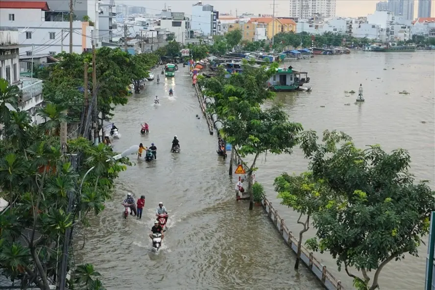 10月のホーチミンは道が冠水する？大潮と雨が重なる日の歩き方【2026年】