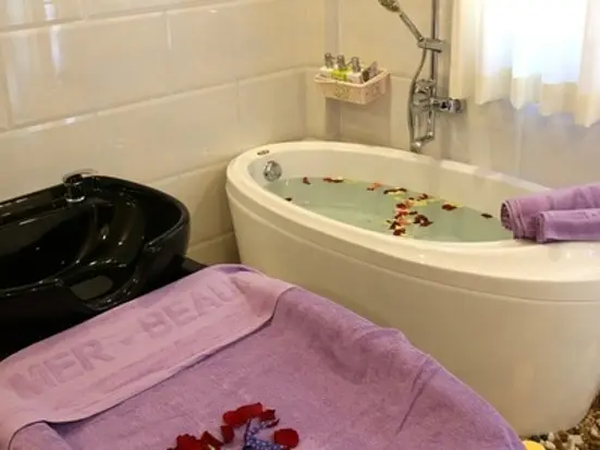 西洋と東洋のスパ技術を融合。体内から疲労とコリを癒す