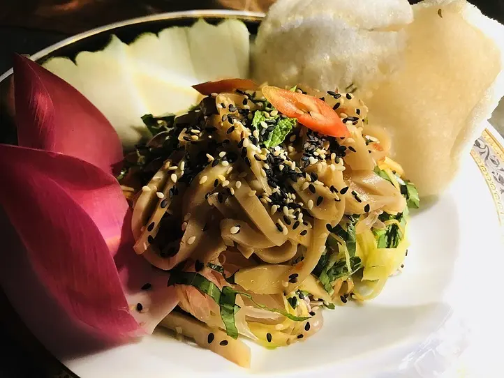 教会を眺めながら、パリを感じるおしゃれフュージョン料理～RuNam D