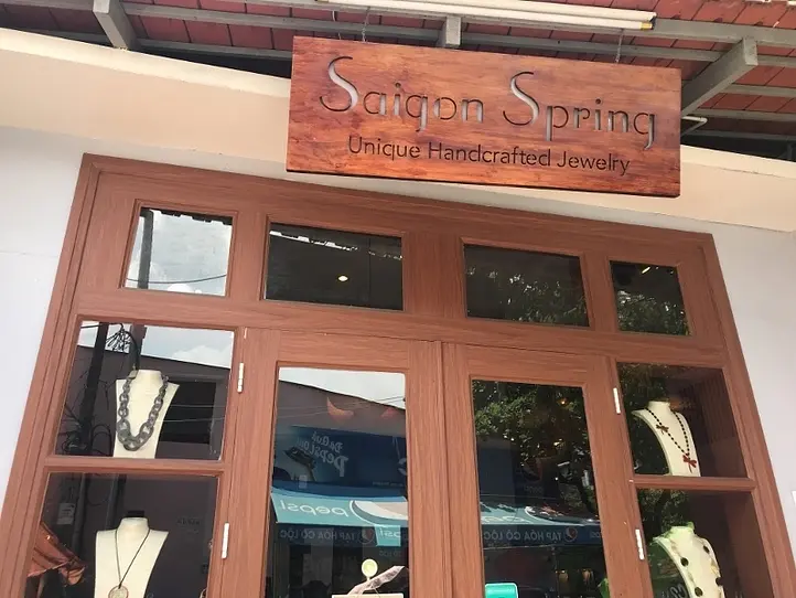 お土産やプレゼントに最適！水牛の角を使ったアクセサリーショップ~Saigon Spring Jewelry