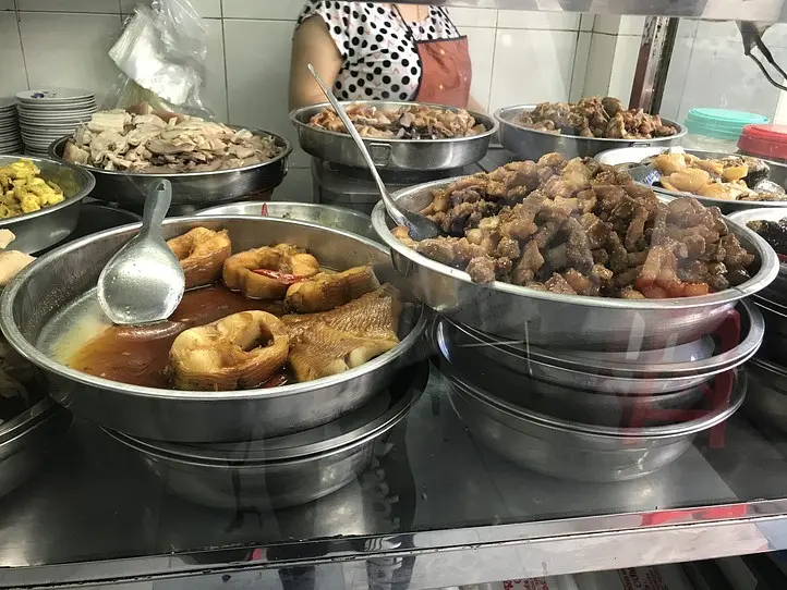 高島屋からすぐ！ベトナム式定食屋さんでベトナムランチに挑戦〜Com Ba Ca