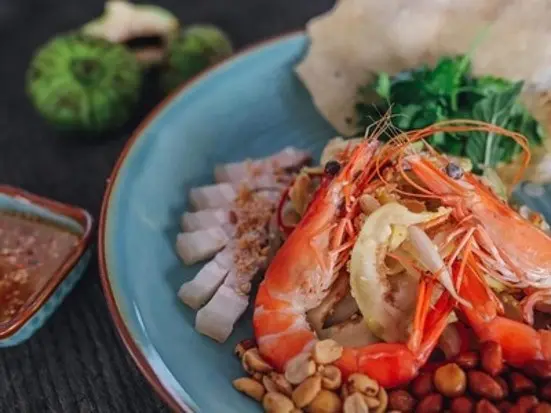 古都フエの空間を現代に再現。宮廷料理に舌鼓