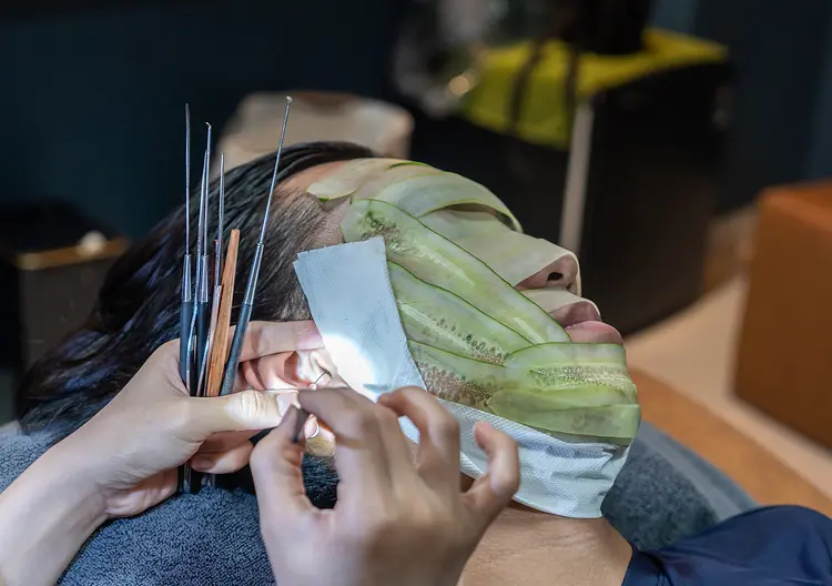 男性専門理髪店！ベトナム式バーバーVIPマッサージ店