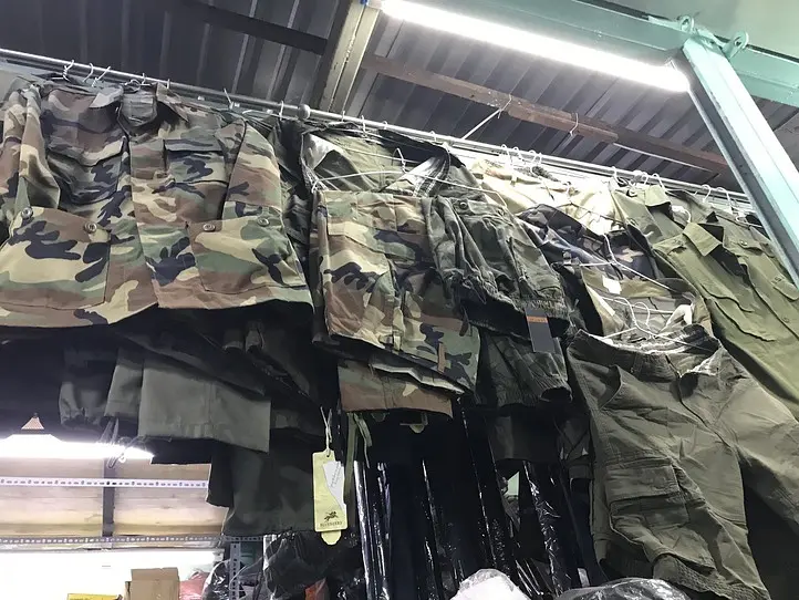 ミリタリー好き必見！戦争証跡博物館とヤンシン市場を回るコース