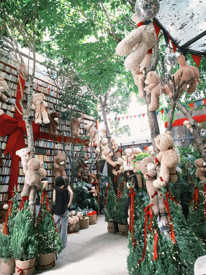 本好き必見！「Nhâm Cafe」は静けさとワクワクが同居する隠れ家カフェ