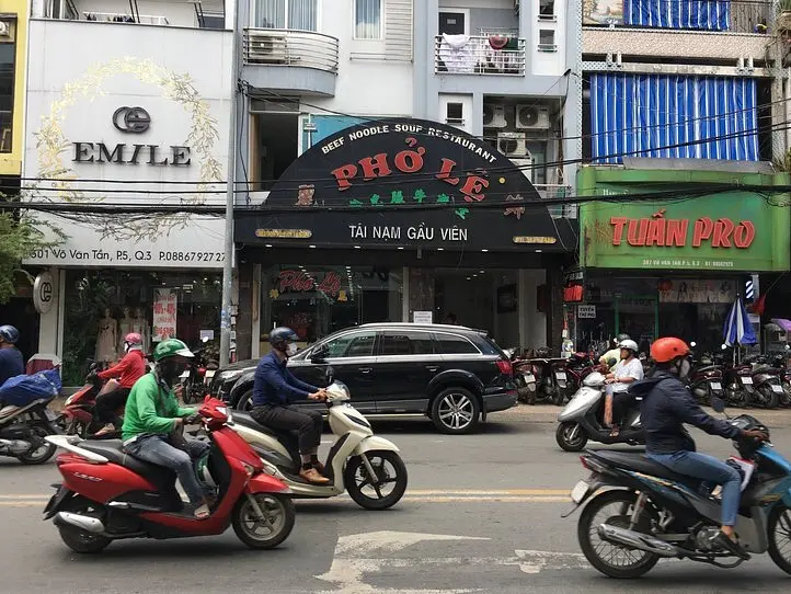 ホーチミン観光はここからスタート！フォーの人気店〜Pho Le(フォーレ)〜