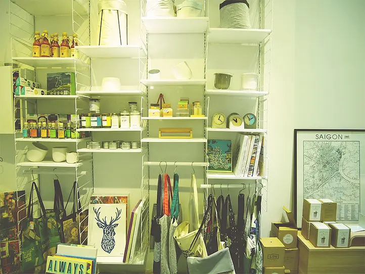 古いアパートの中には、こんなお店が！ 【雑貨店】