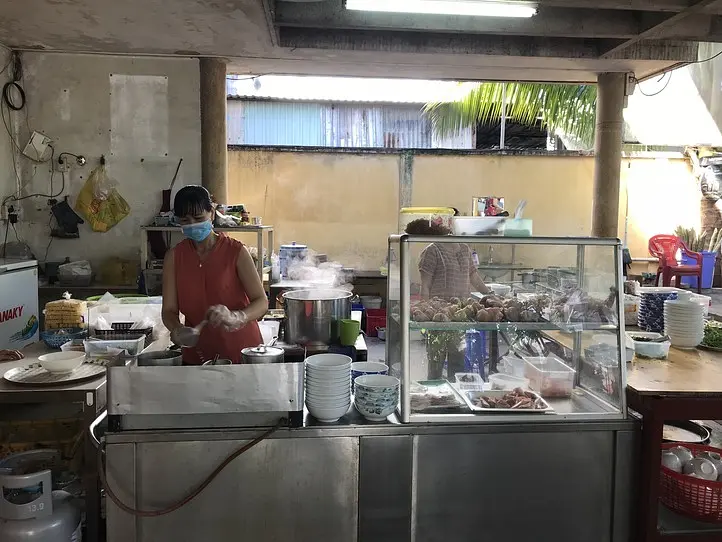 具と麺をカスタマイズ！タオディエン地区で食べるおいしい麺朝食