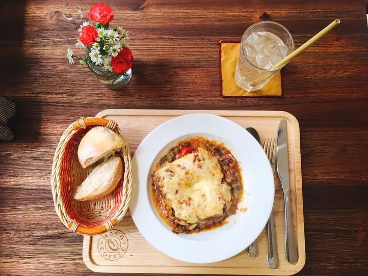 リーズナブルに本格派料理が楽しめるカフェ「Mach Coffee」（マック・コーヒー）