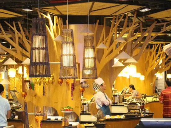 ホアン・イエン（ビンコムセンター）