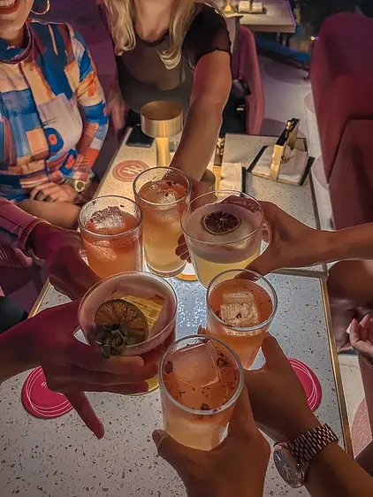 ピンク ・ラビット・ ルーフトップ ・バー